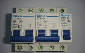 配电开关控制设备安装指南 空气开关如何正确固定在卡条上